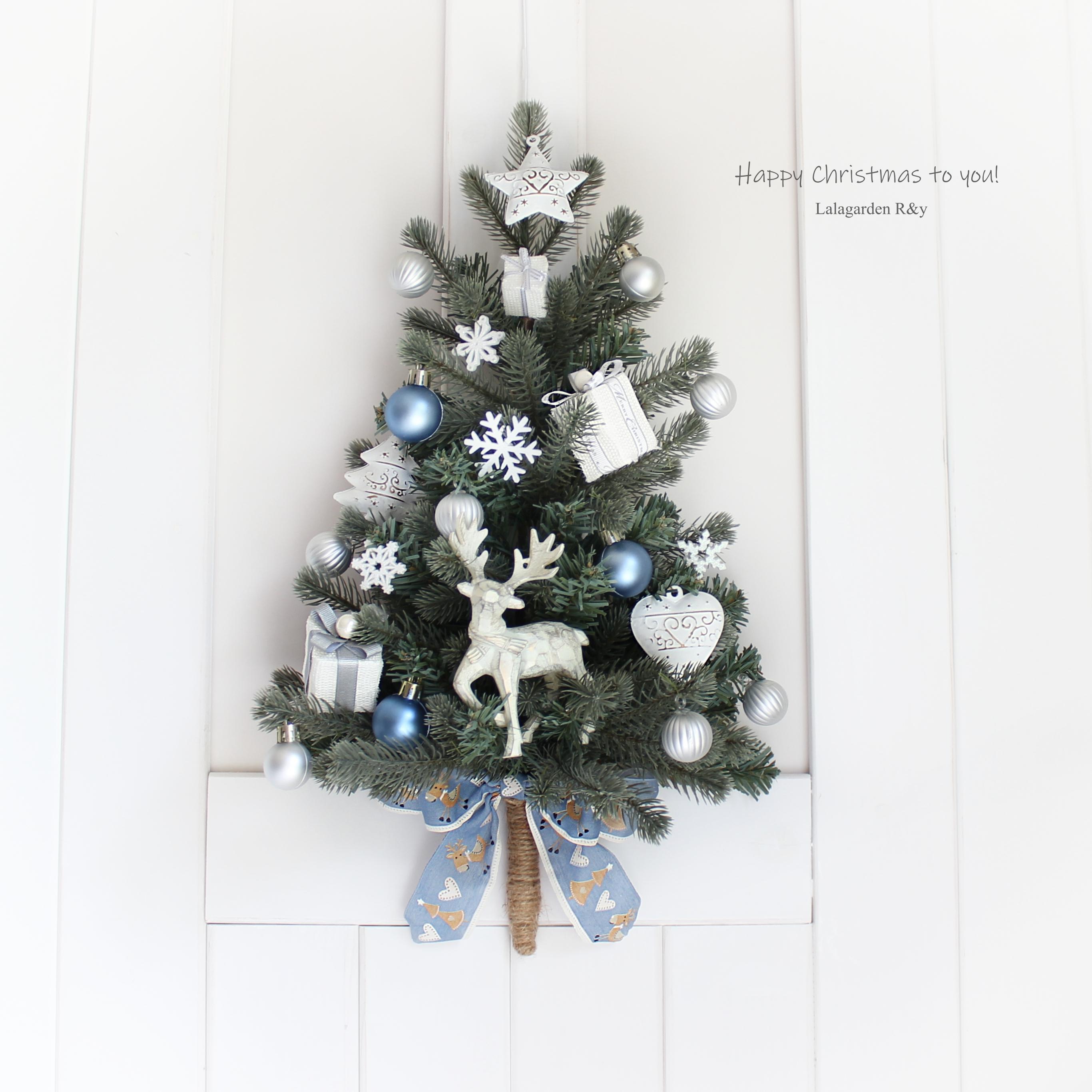 壁掛けクリスマスツリー　ブルーオーナメントで楽しむ冬のインテリア　ブルー＆ホワイトの大人ナチュラルインテリア　CH155