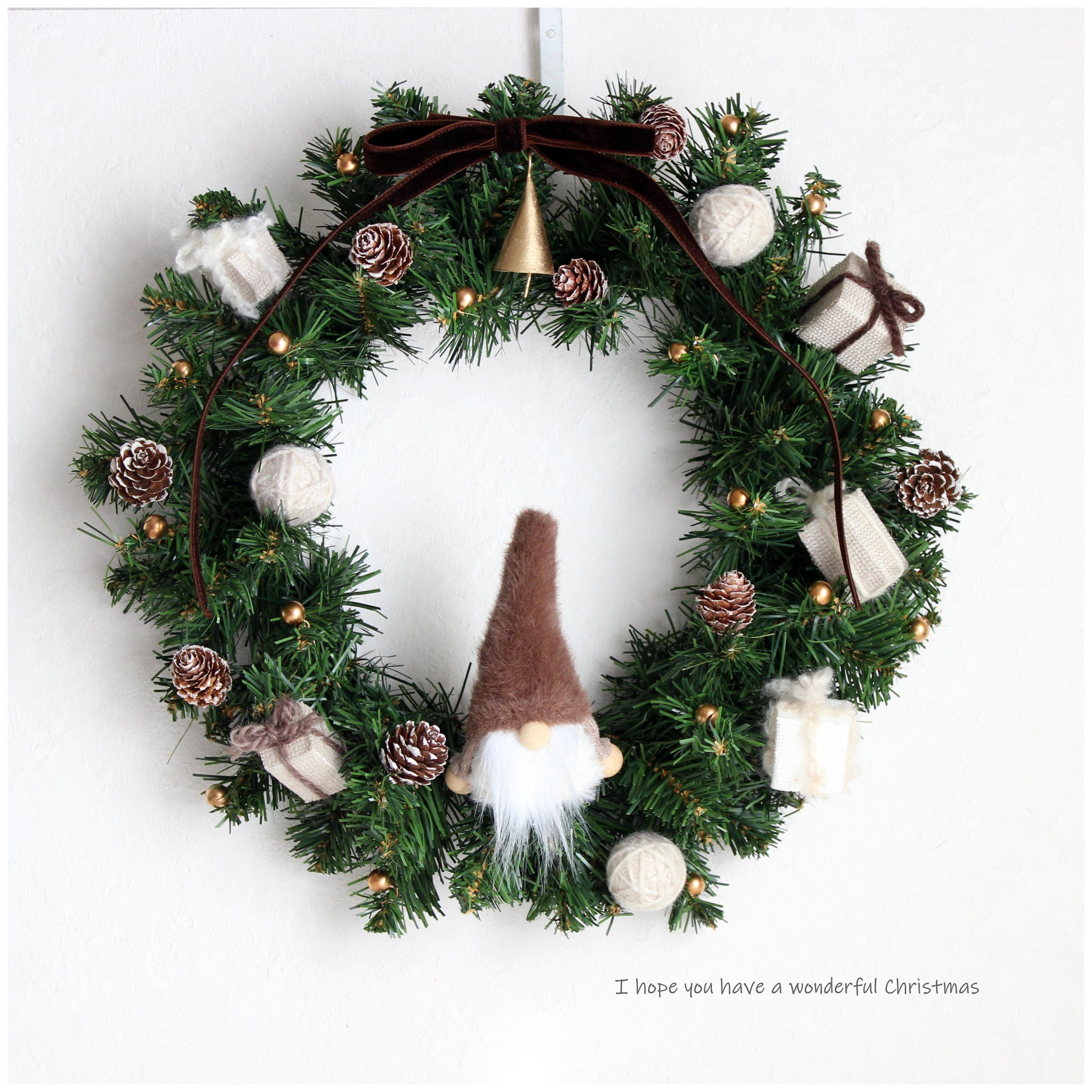 ノームと木の実、毛糸のプレゼントボックスのほっこりクリスマスリース 大人ナチュラル 〈限定1点〉 R&yCH1631枚目の画像